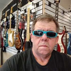 Meet your Posher, Thomas